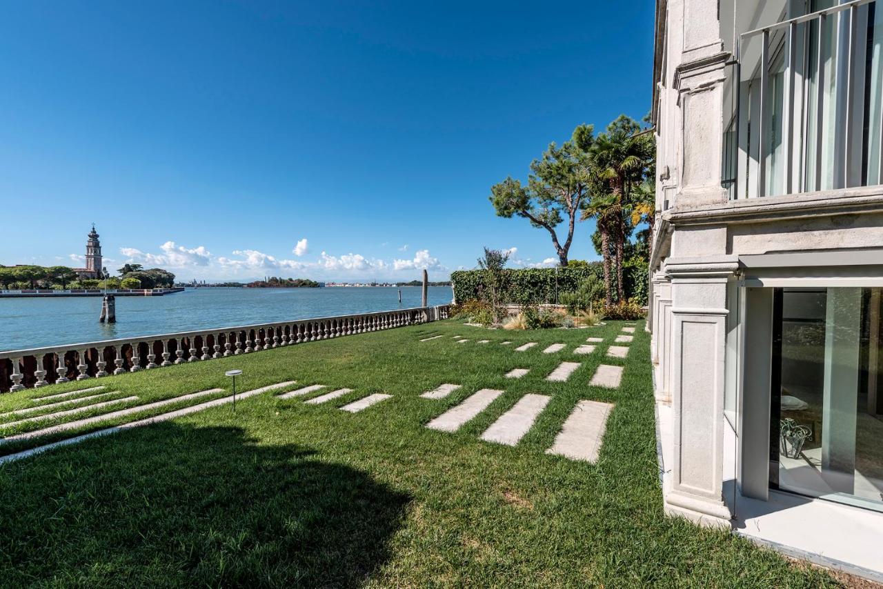 Ca' Delle Contesse - Villa On Lagoon With Private Dock And Spectacular View Венеция-Лидо Экстерьер фото