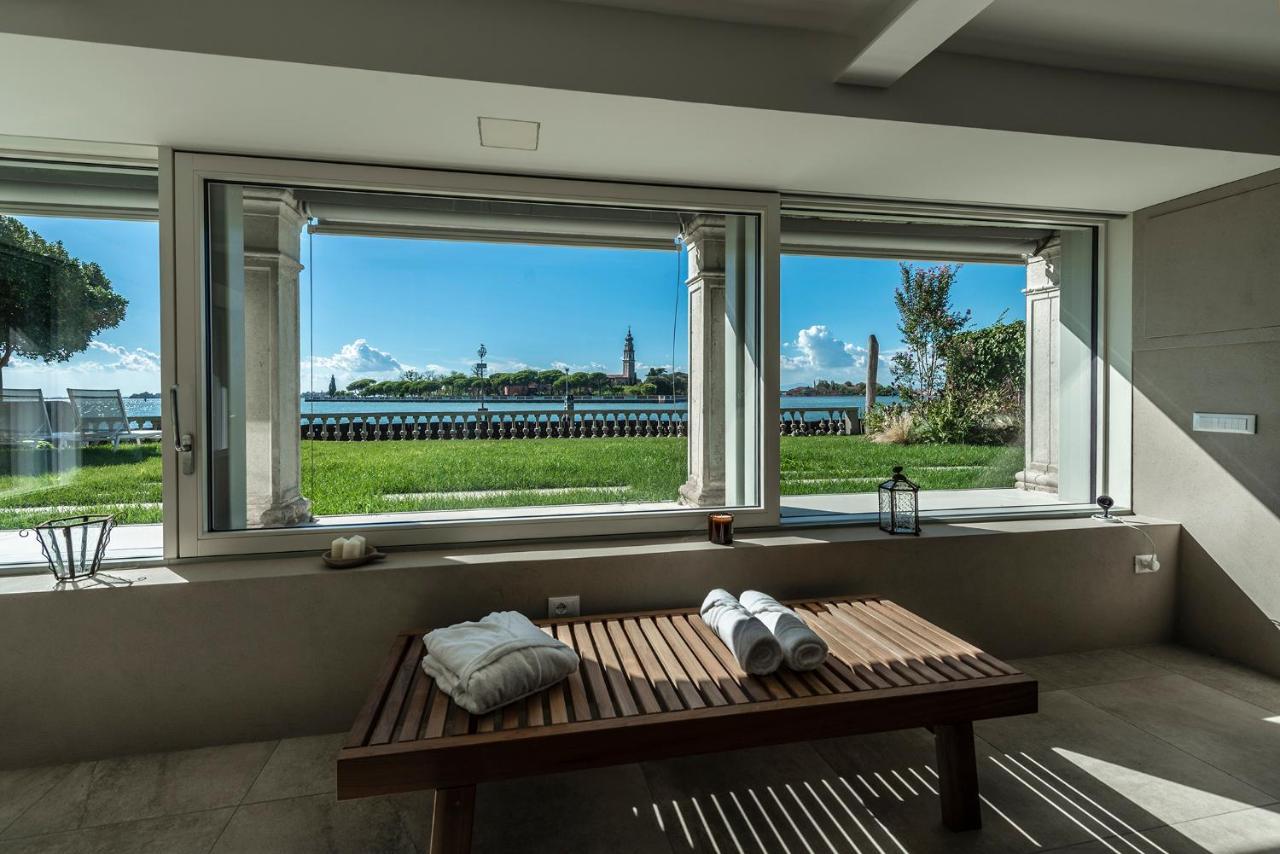 Ca' Delle Contesse - Villa On Lagoon With Private Dock And Spectacular View Венеция-Лидо Экстерьер фото