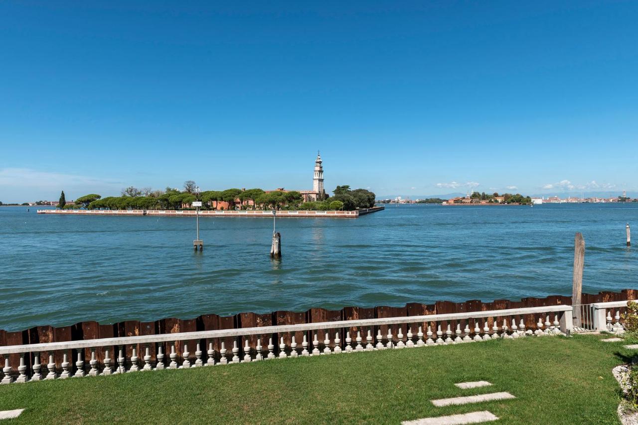 Ca' Delle Contesse - Villa On Lagoon With Private Dock And Spectacular View Венеция-Лидо Экстерьер фото