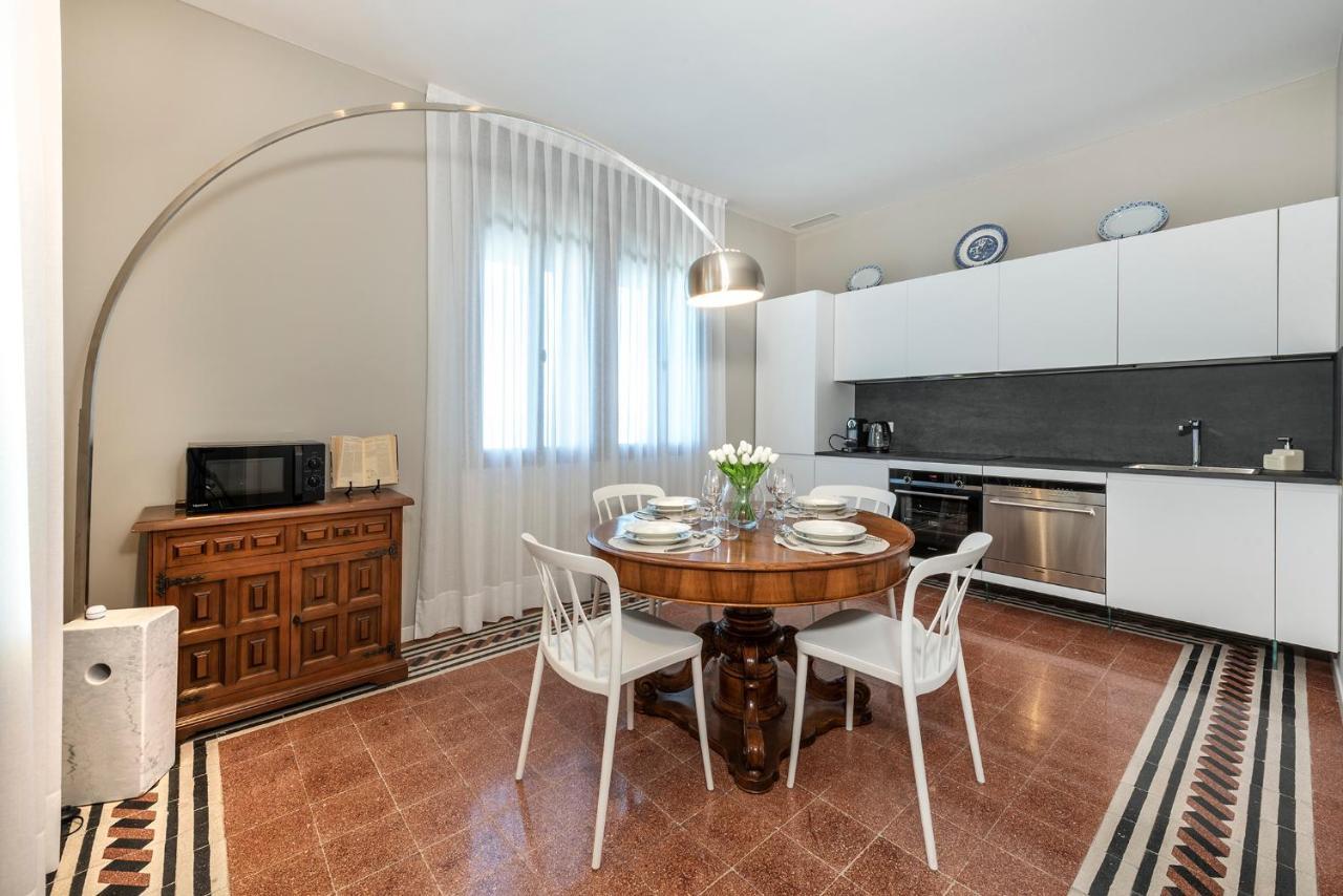 Ca' Delle Contesse - Villa On Lagoon With Private Dock And Spectacular View Венеция-Лидо Экстерьер фото