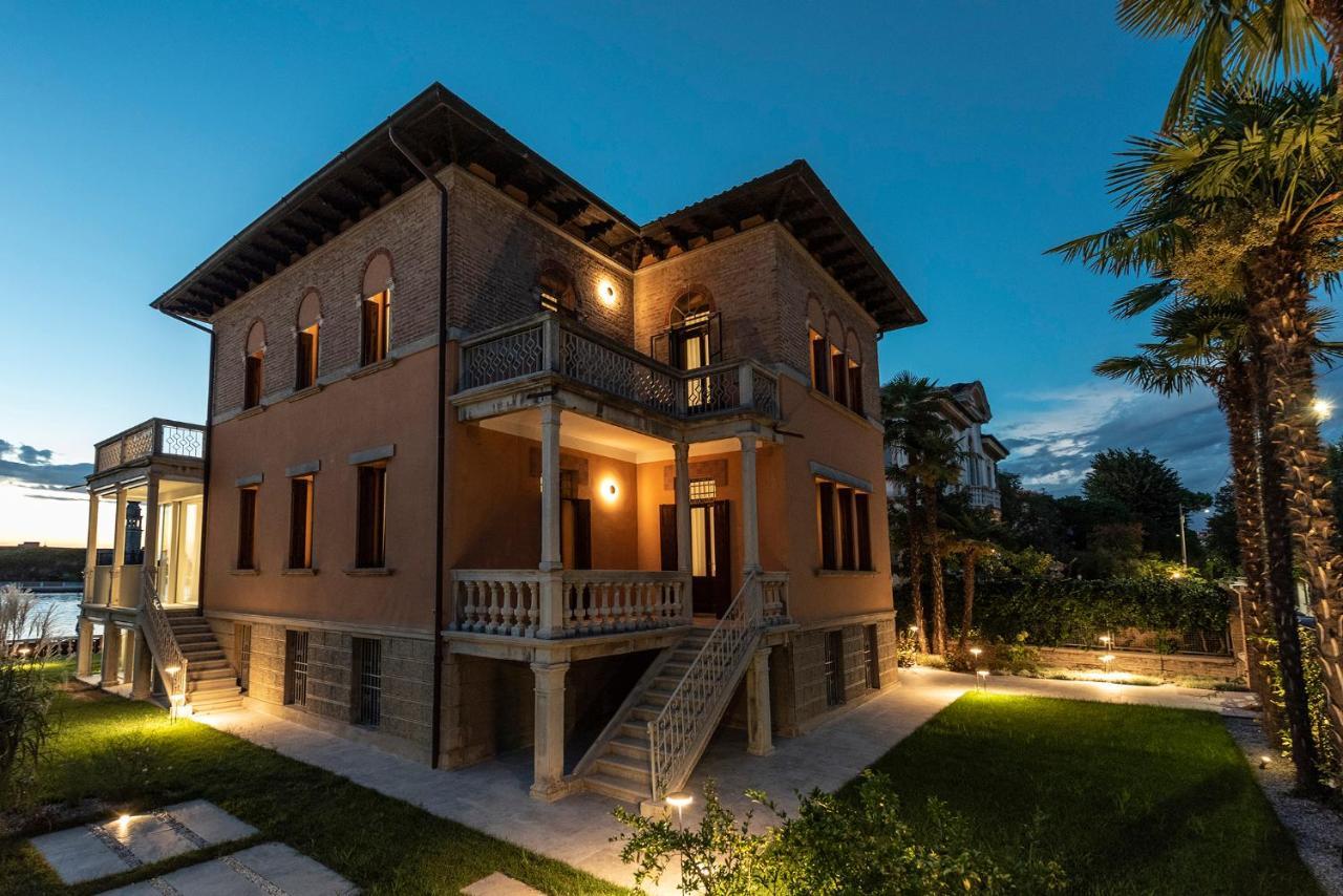 Ca' Delle Contesse - Villa On Lagoon With Private Dock And Spectacular View Венеция-Лидо Экстерьер фото