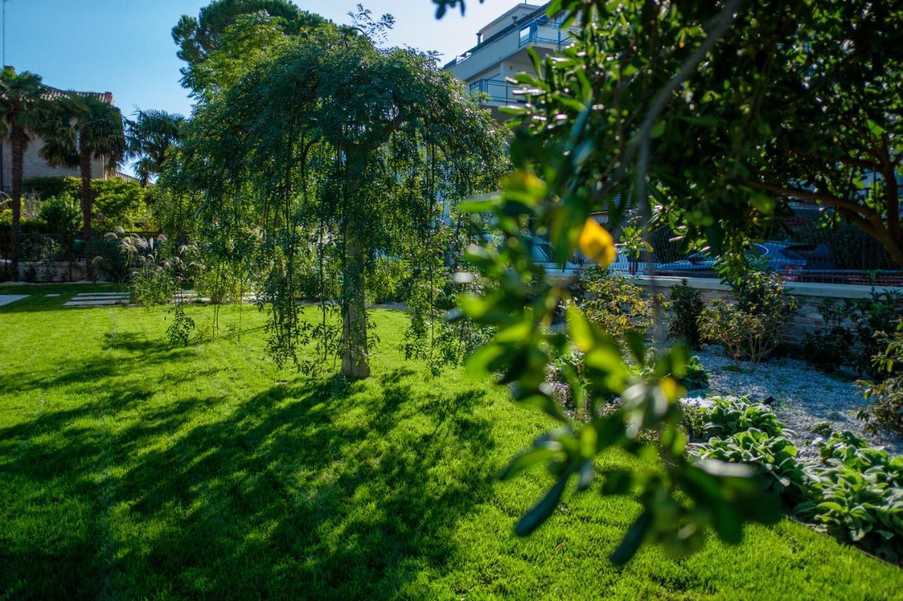Ca' Delle Contesse - Villa On Lagoon With Private Dock And Spectacular View Венеция-Лидо Экстерьер фото